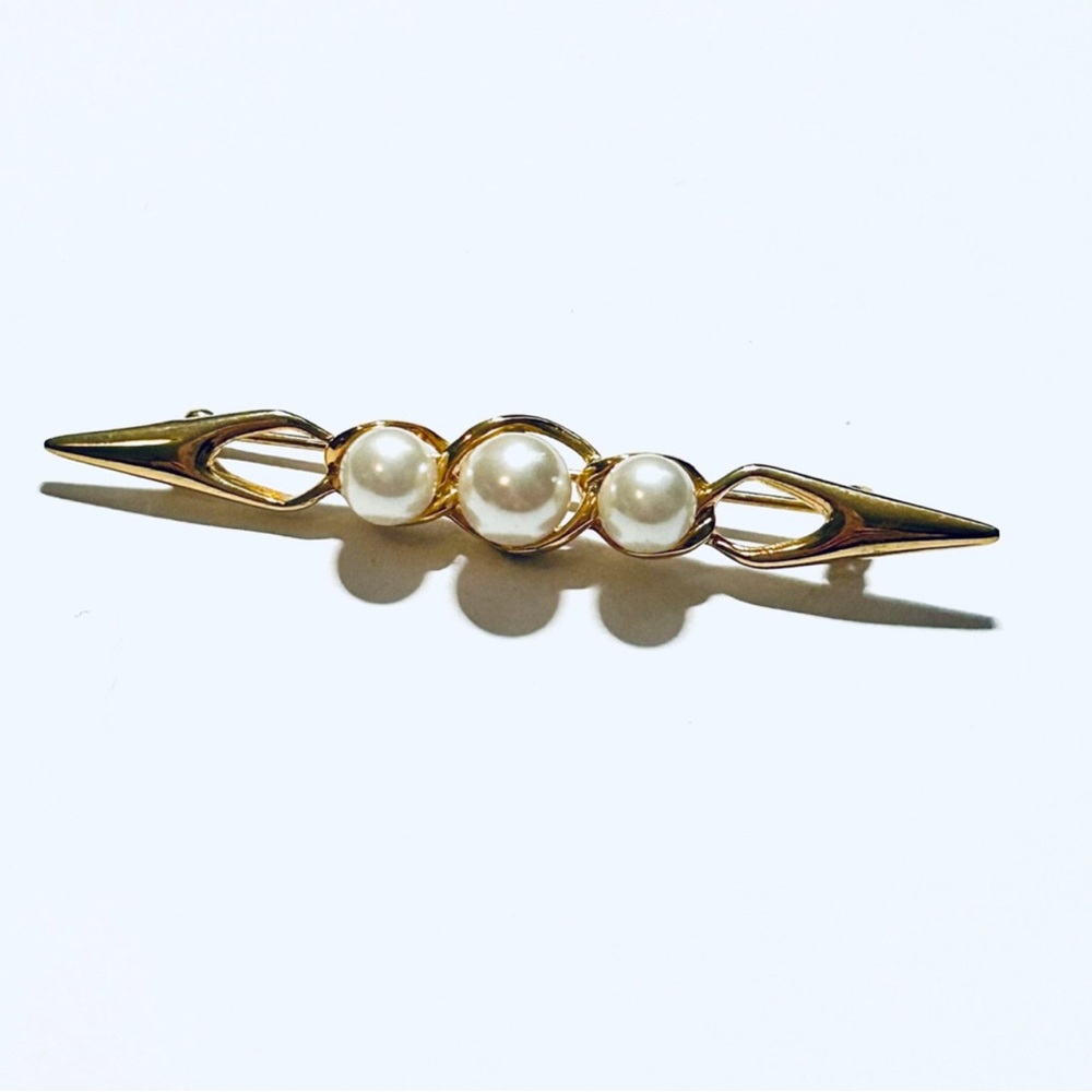 Elegant Avon Gold and Pearl Brooch